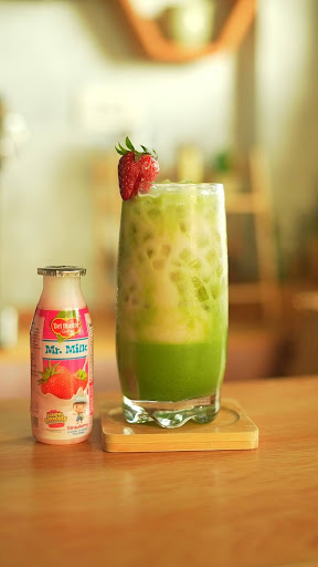 Strawberry Matcha Yoghurt