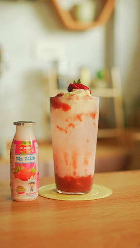 Strawberry Yoghurt Float